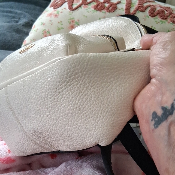 Coach Off-White Backpack with Black Straps - Picture 6 of 10